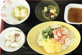 昼食