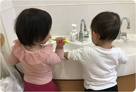歯みがき、着替え